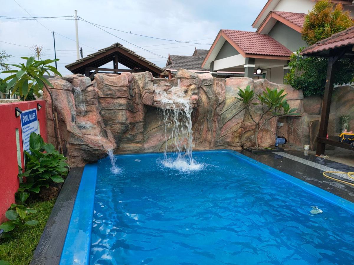 Roemahkoe Holidayhome Malacca Esterno foto